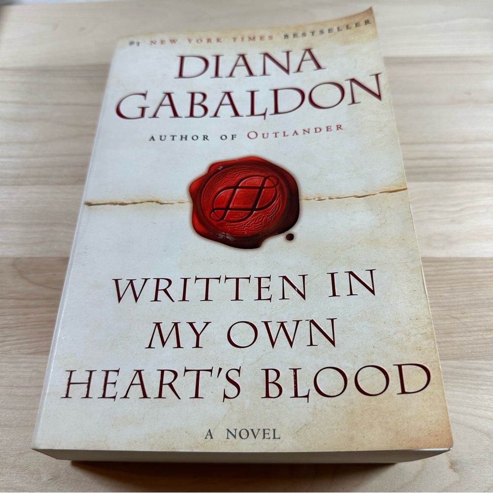 WRITTEN IN MY HEART'S OWN BLOOD by Diana Gabaldon Trade Paperback EUC